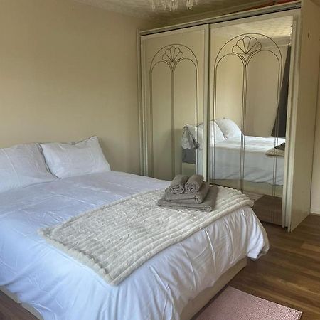 Single And Doubles Rooms Close To Central London Exteriör bild