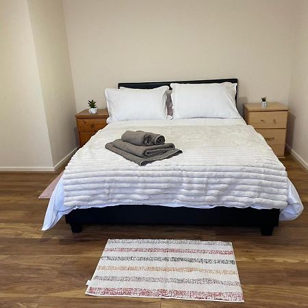 Single And Doubles Rooms Close To Central London Exteriör bild