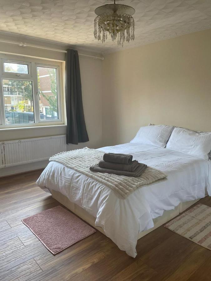 Single And Doubles Rooms Close To Central London Exteriör bild