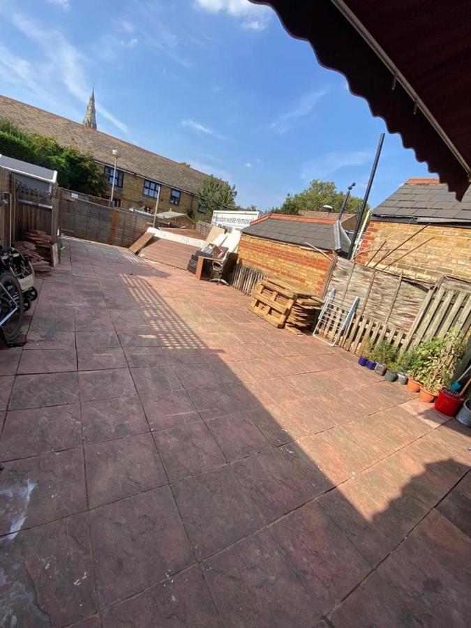 Single And Doubles Rooms Close To Central London Exteriör bild
