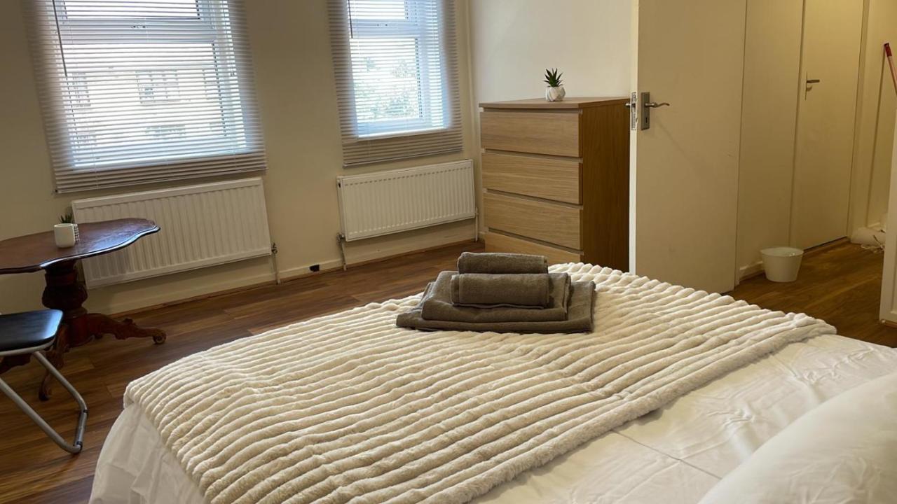 Single And Doubles Rooms Close To Central London Exteriör bild
