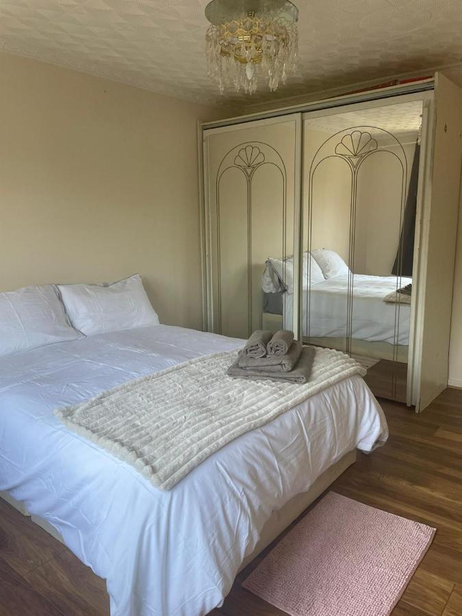 Single And Doubles Rooms Close To Central London Exteriör bild