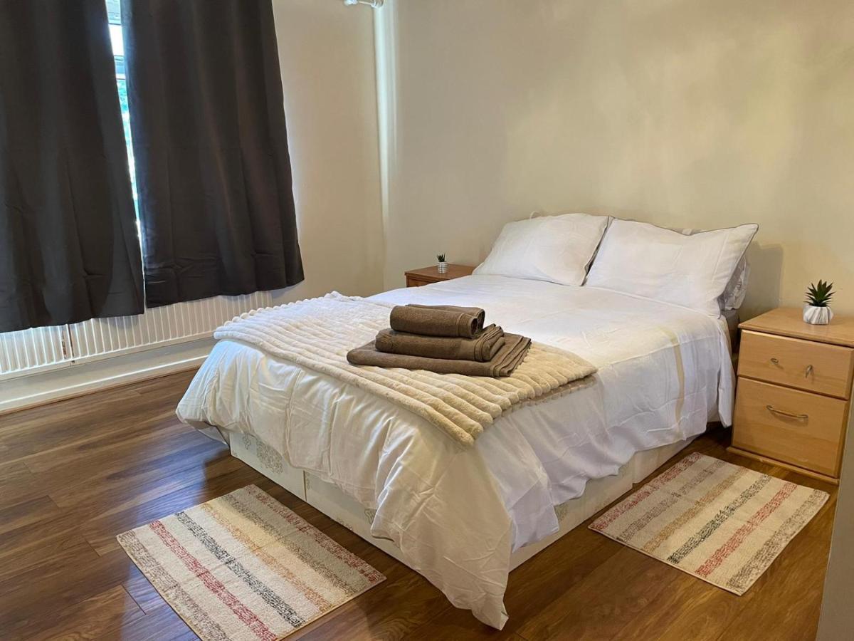 Single And Doubles Rooms Close To Central London Exteriör bild