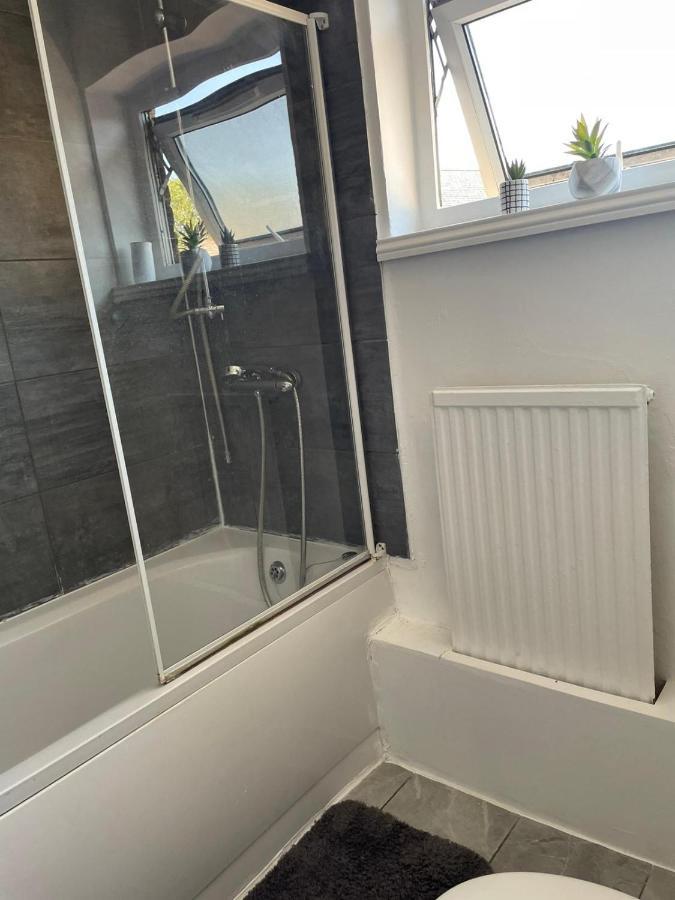 Single And Doubles Rooms Close To Central London Exteriör bild