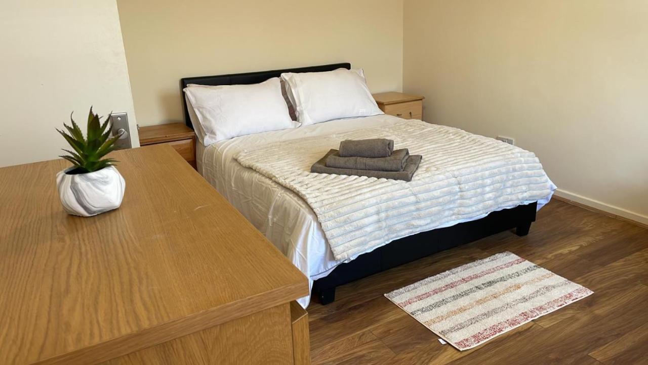 Single And Doubles Rooms Close To Central London Exteriör bild