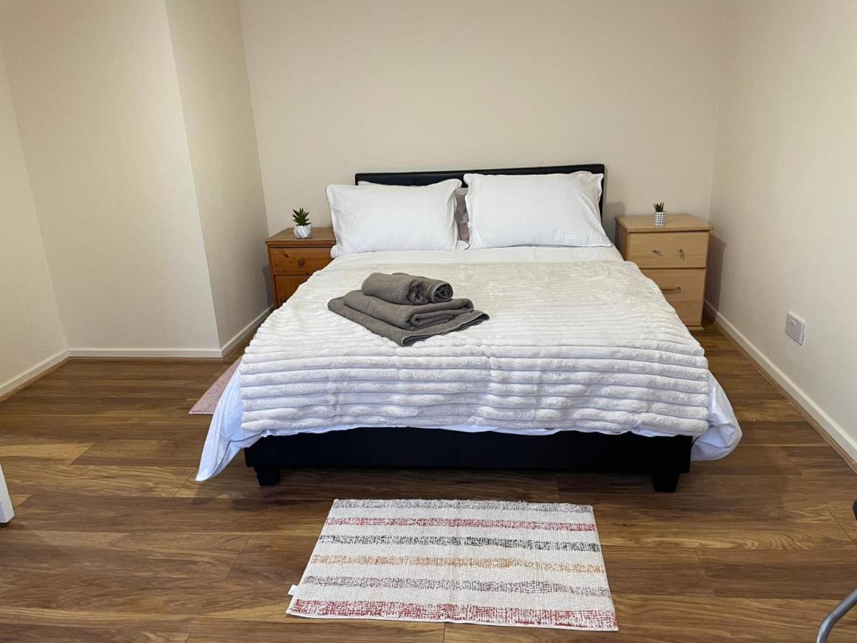 Single And Doubles Rooms Close To Central London Exteriör bild