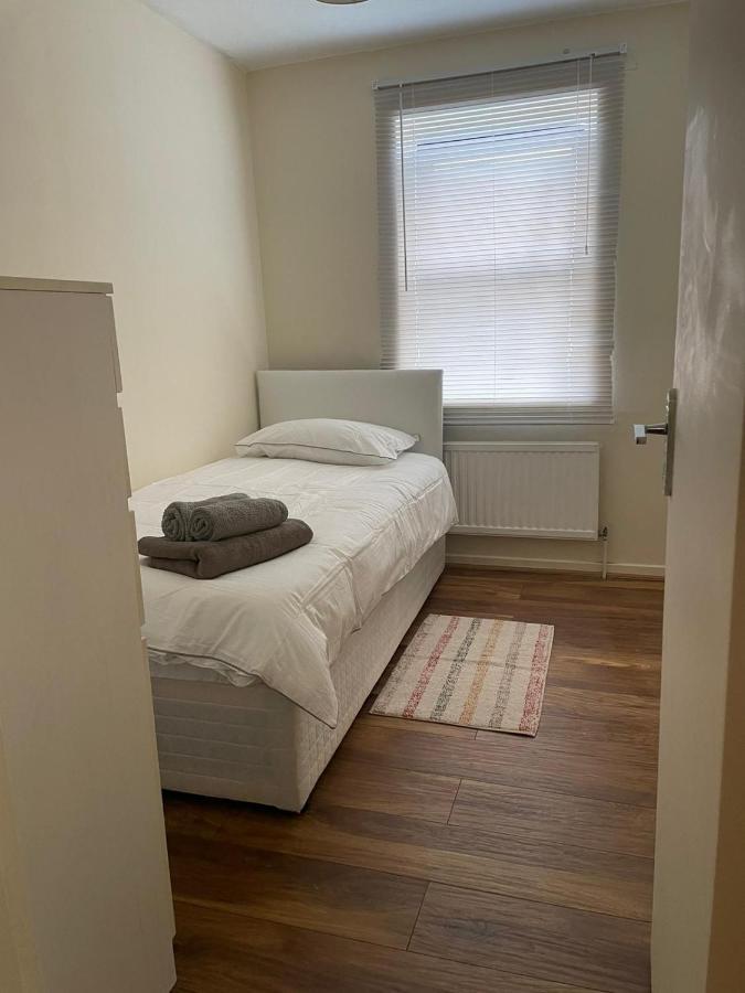 Single And Doubles Rooms Close To Central London Exteriör bild